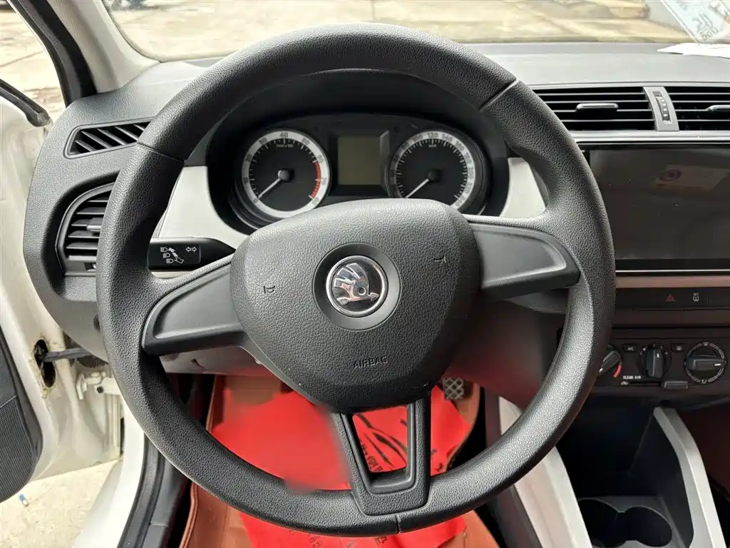 Škoda Fabia 2017 1.4L Manual Car Enjoy Edition фото 14