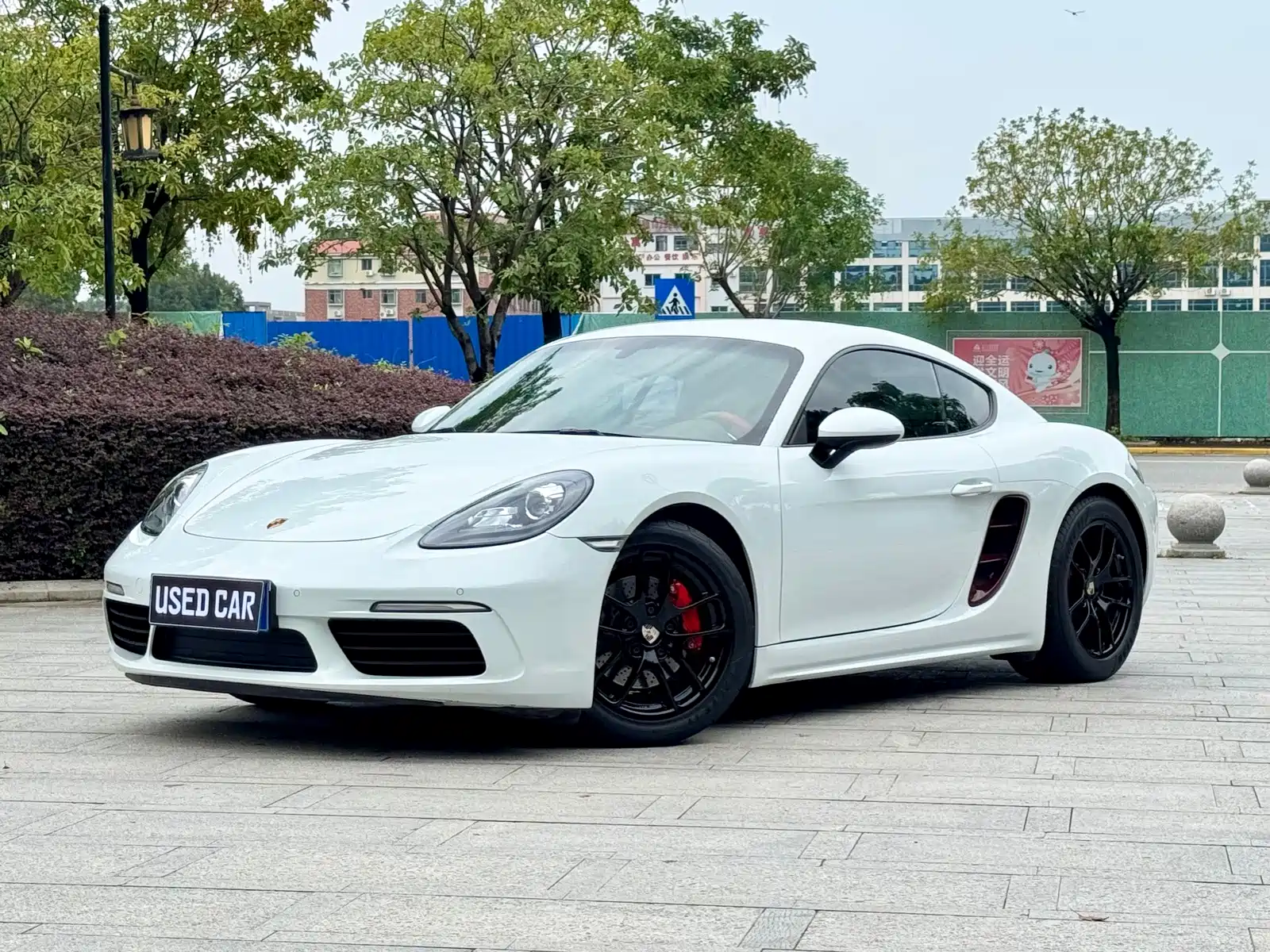 Photo 1 - Porsche 718