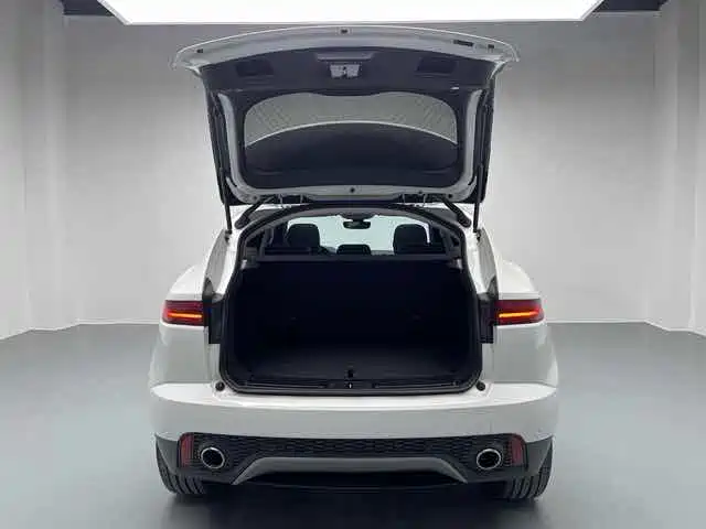 Фото 14 - Jaguar E-PACE