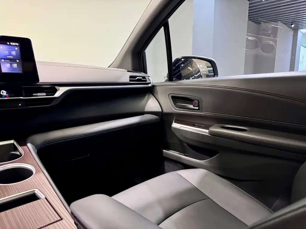 Toyota Granvia 2024 2024 2.5L Hybrid Luxury