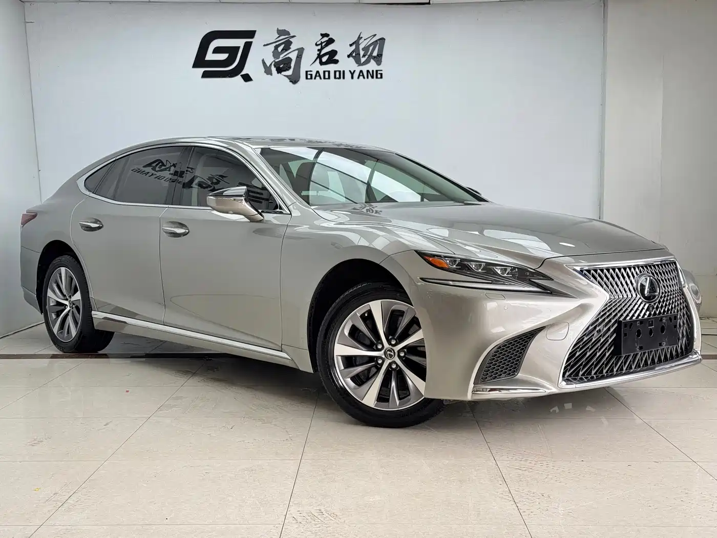 Photo 3 - Lexus LS