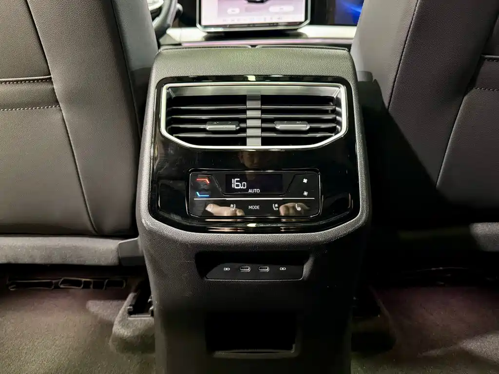 Volkswagen Talagon 2026 2025 450TSI R-Line 6-Seater