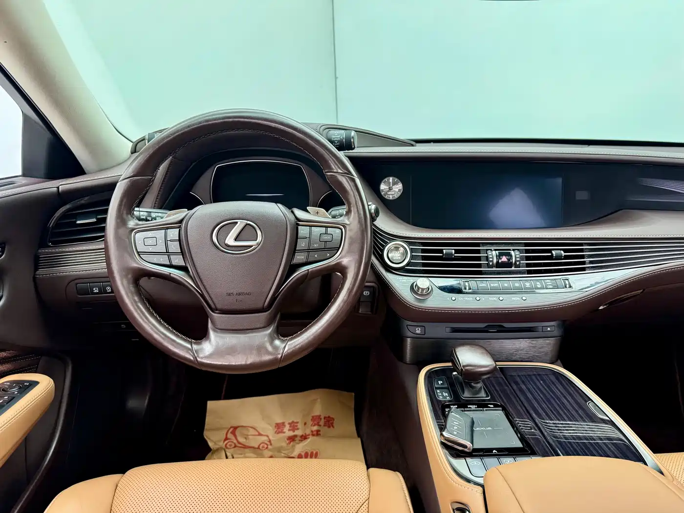 Photo 17 - Lexus LS
