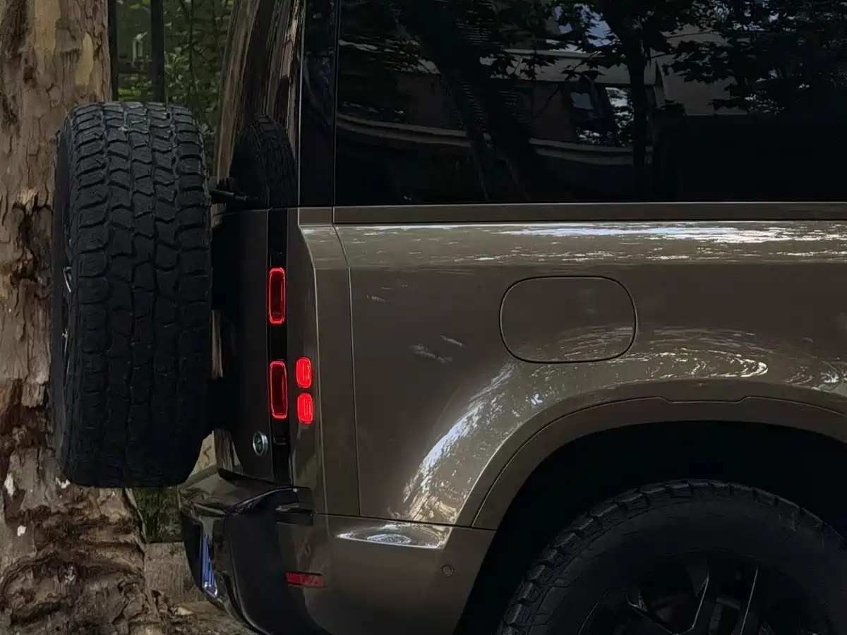 Фото 7 - Land Rover Defender