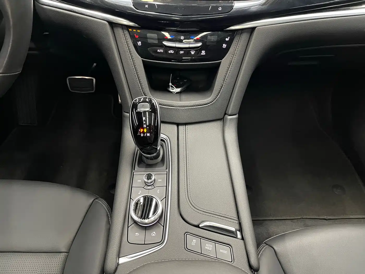 CADILLAC XT6