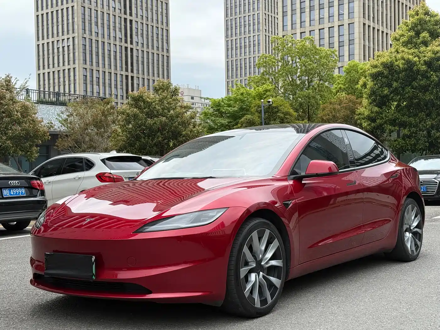 TESLA MODEL 3