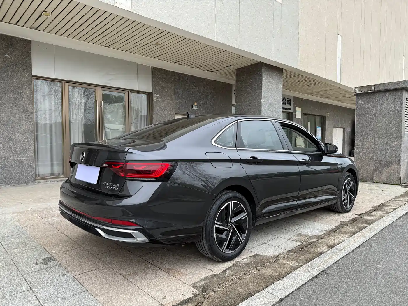 Volkswagen Sagitar 2023 300TSI DSG Surpassing Edition фото 8