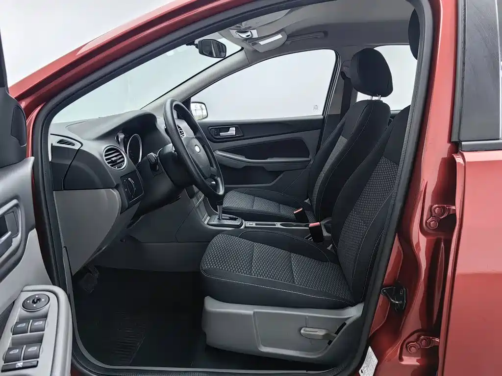 Ford Focus 2014 2013 Hatchback Classic 1.8L Automatic Base