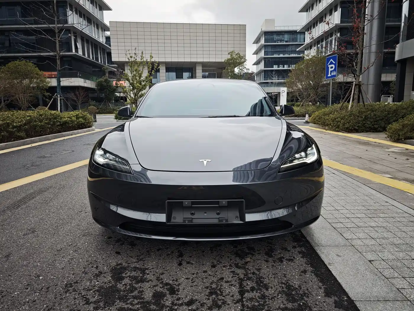 TESLA MODEL 3