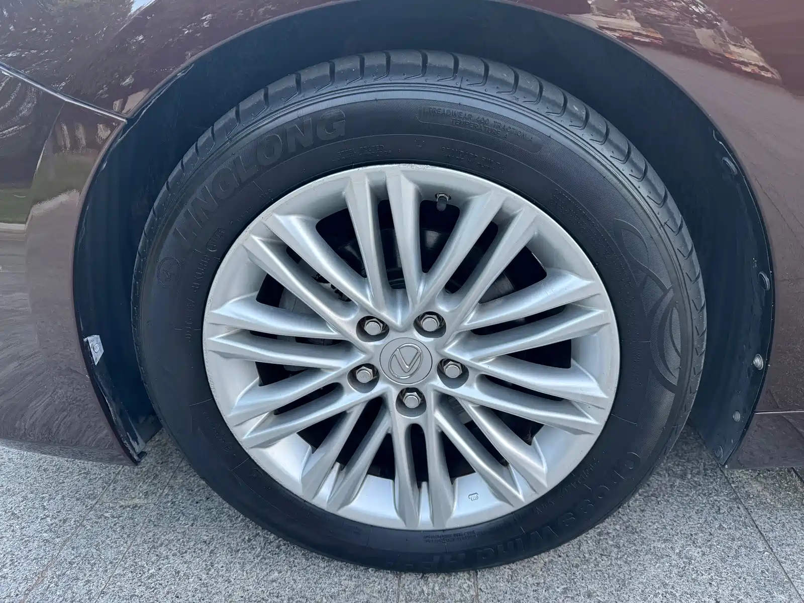 Фото 15 - Lexus ES