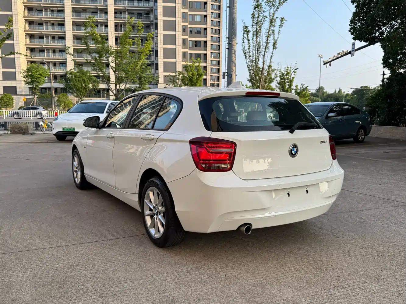 BMW 1 Series (Import) 2013 Facelift 116i Urban Model фото 4