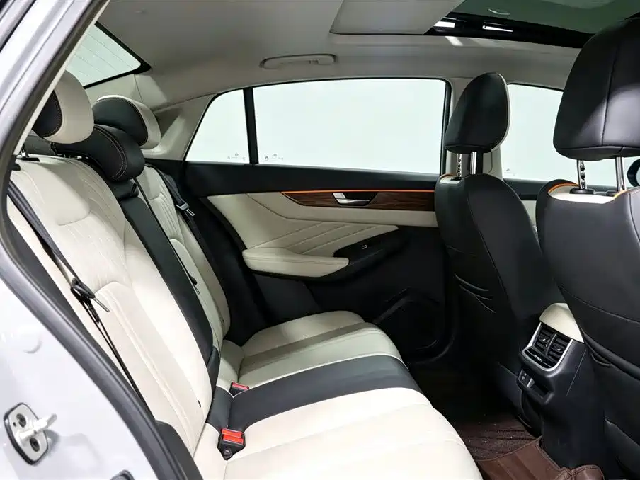 Dongfeng Aeolus Yixuan MAX 2022 2021 1.5T Super Cool Dad Edition