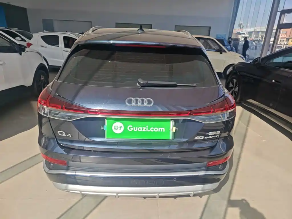 Photo 6 - Audi Q4 e-tron