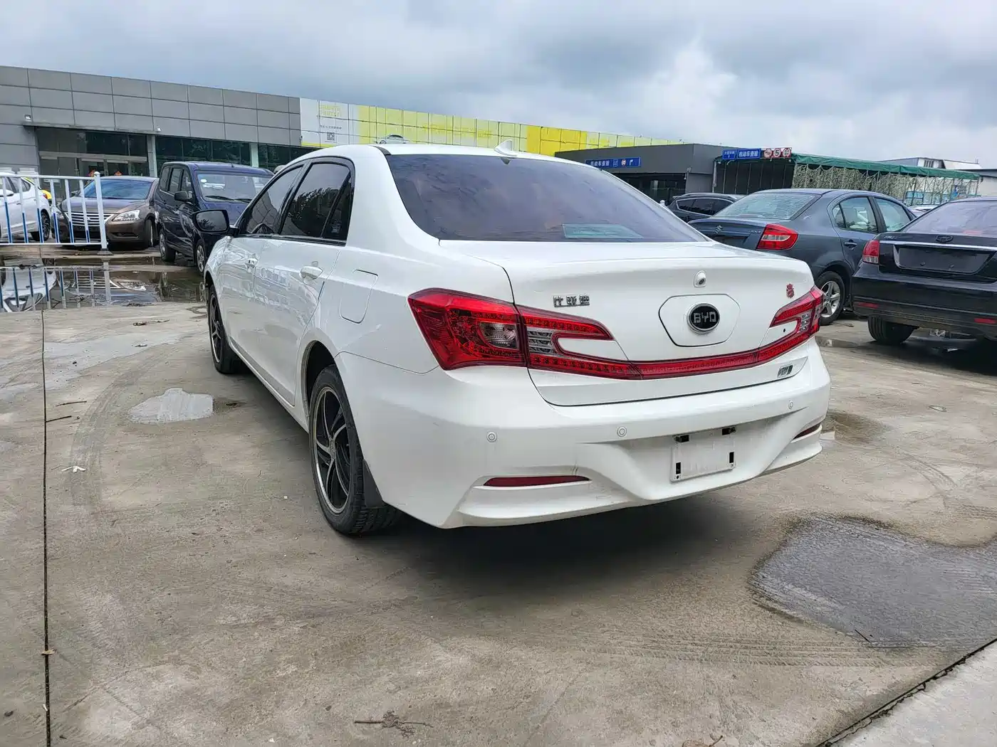 BYD Qin New Energy 2015 2014 1.5T Cool Black Knight Flagship