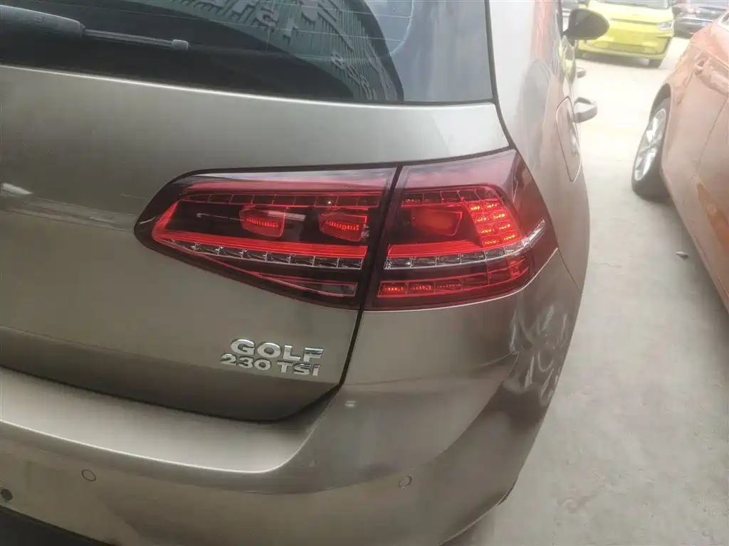 Volkswagen Golf 2017 230TSI Auto Comfort Millionth Anniversary Edition фото 8