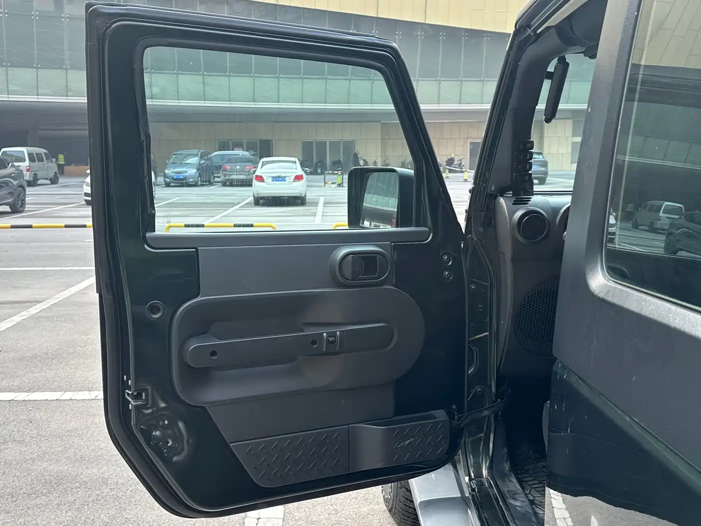Photo 11 - Jeep Wrangler