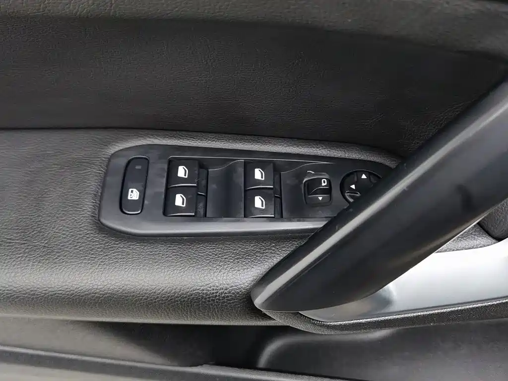 Фото 9 - Peugeot 408