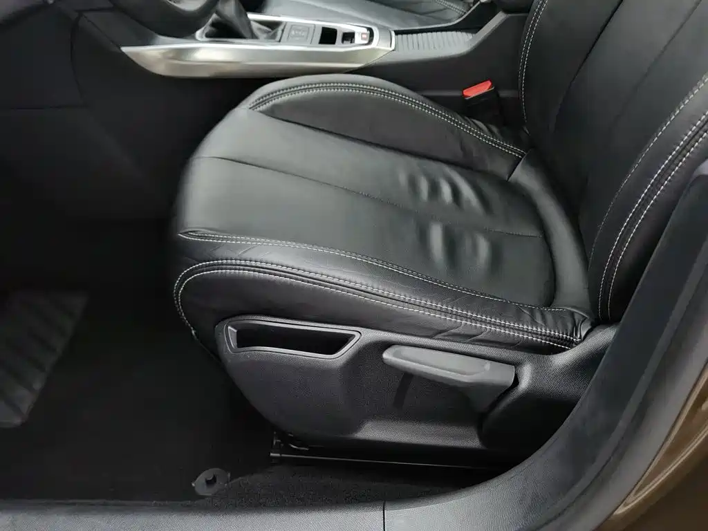 Фото 20 - Peugeot 408