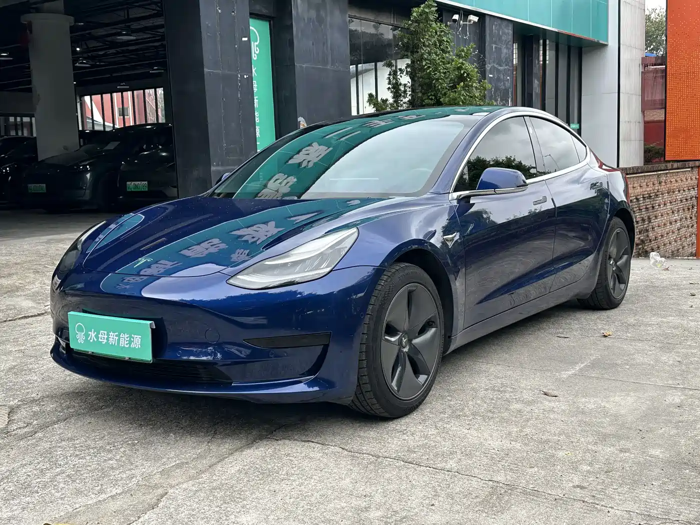 TESLA MODEL 3