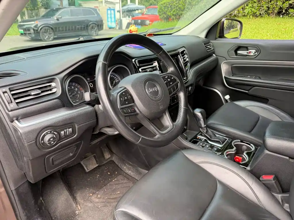 Jeep Grand Commander 2019 2018 2.0T AWD Premium Navigation Edition (China V)