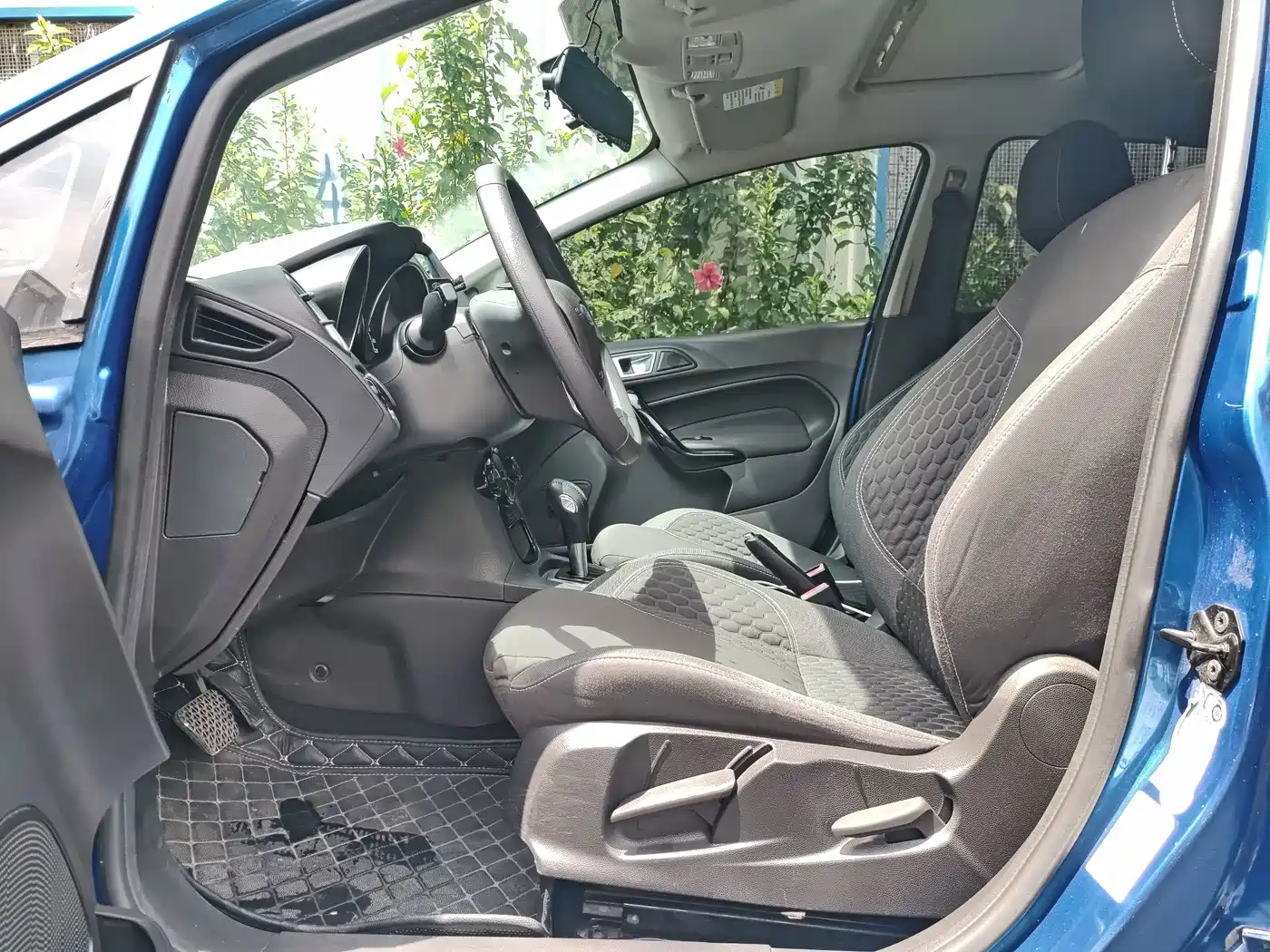 Фото 4 - Ford Fiesta