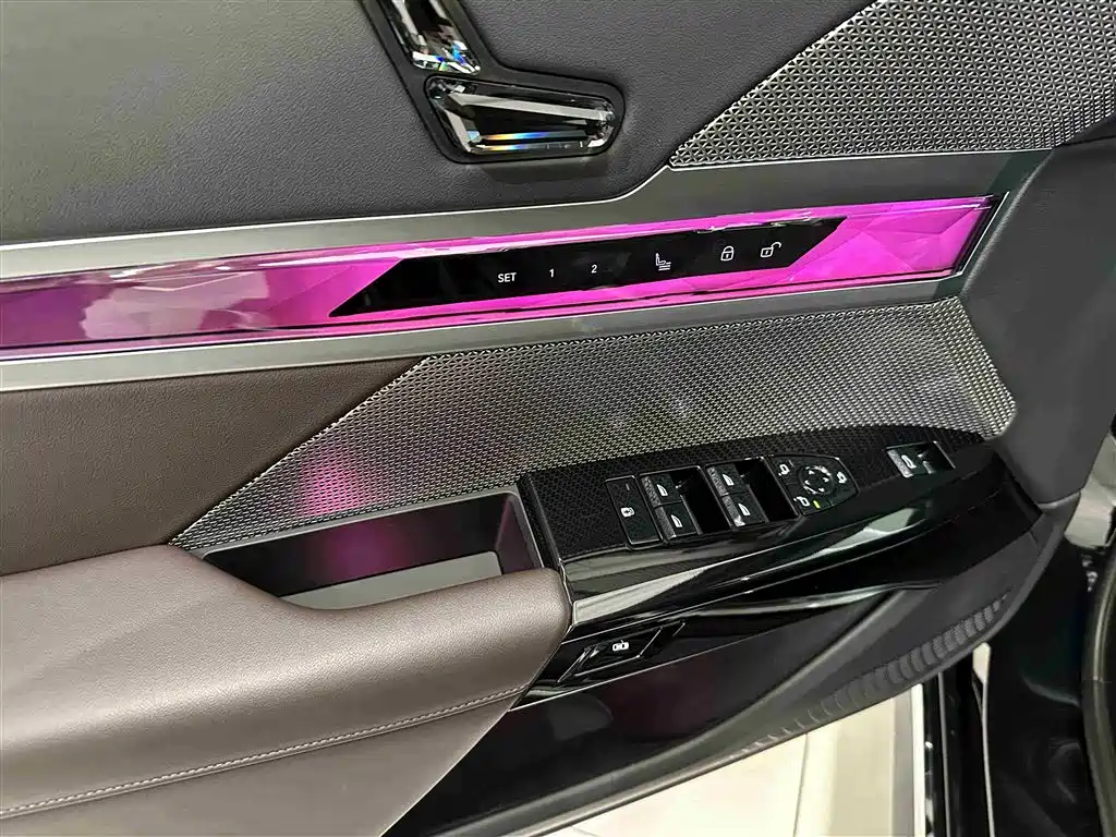 BMW 7 Series 2023 Model 740Li Leading M Sport Package фото 9