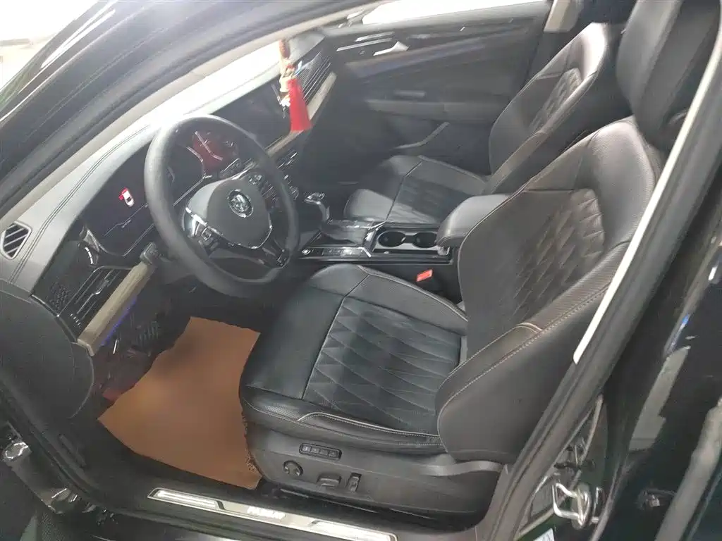 Volkswagen Passat 2019 330TSI Luxury Edition China VI фото 15