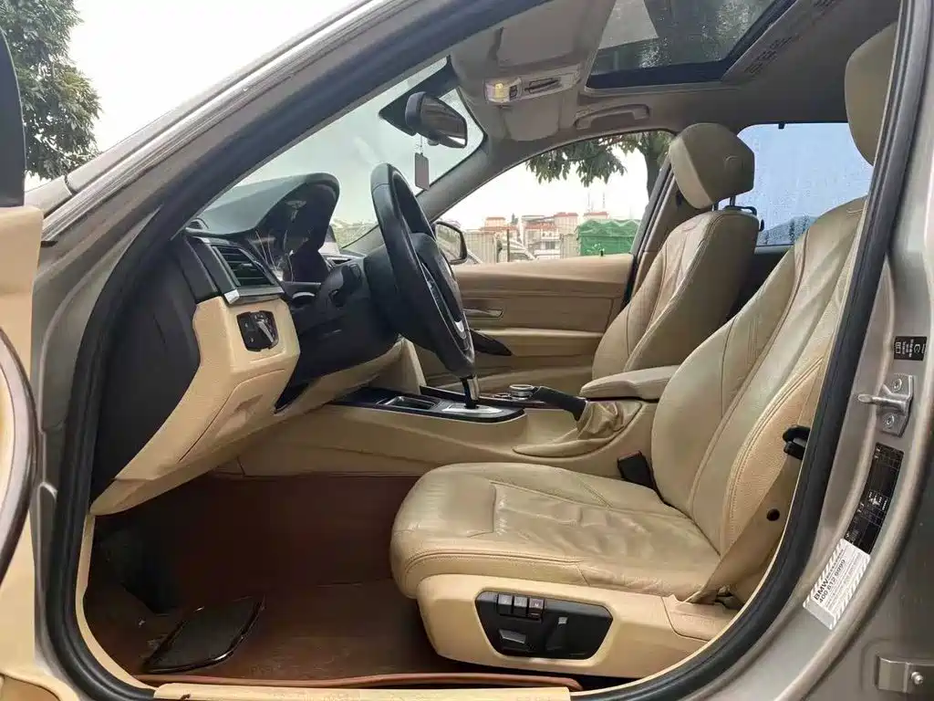 Photo 6 - BMW 3 Series