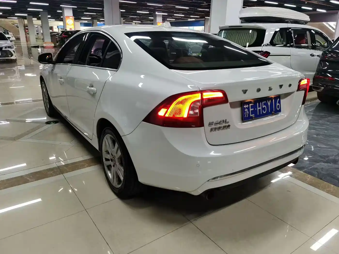 Фото 12 - Volvo S60