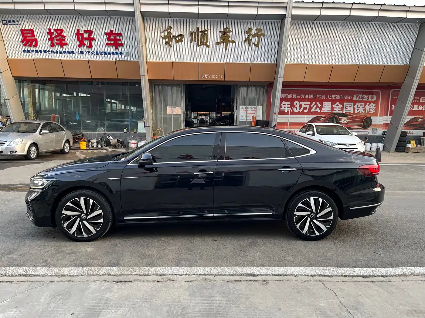 Volkswagen Passat 2022 330TSI Starlight Luxury Edition фото 21