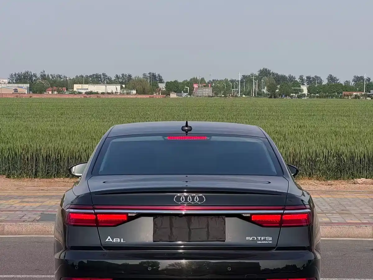 AUDI A8