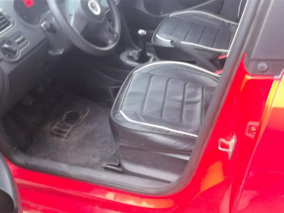 Volkswagen Polo 2011 1.4L Manual Joy Edition фото 9