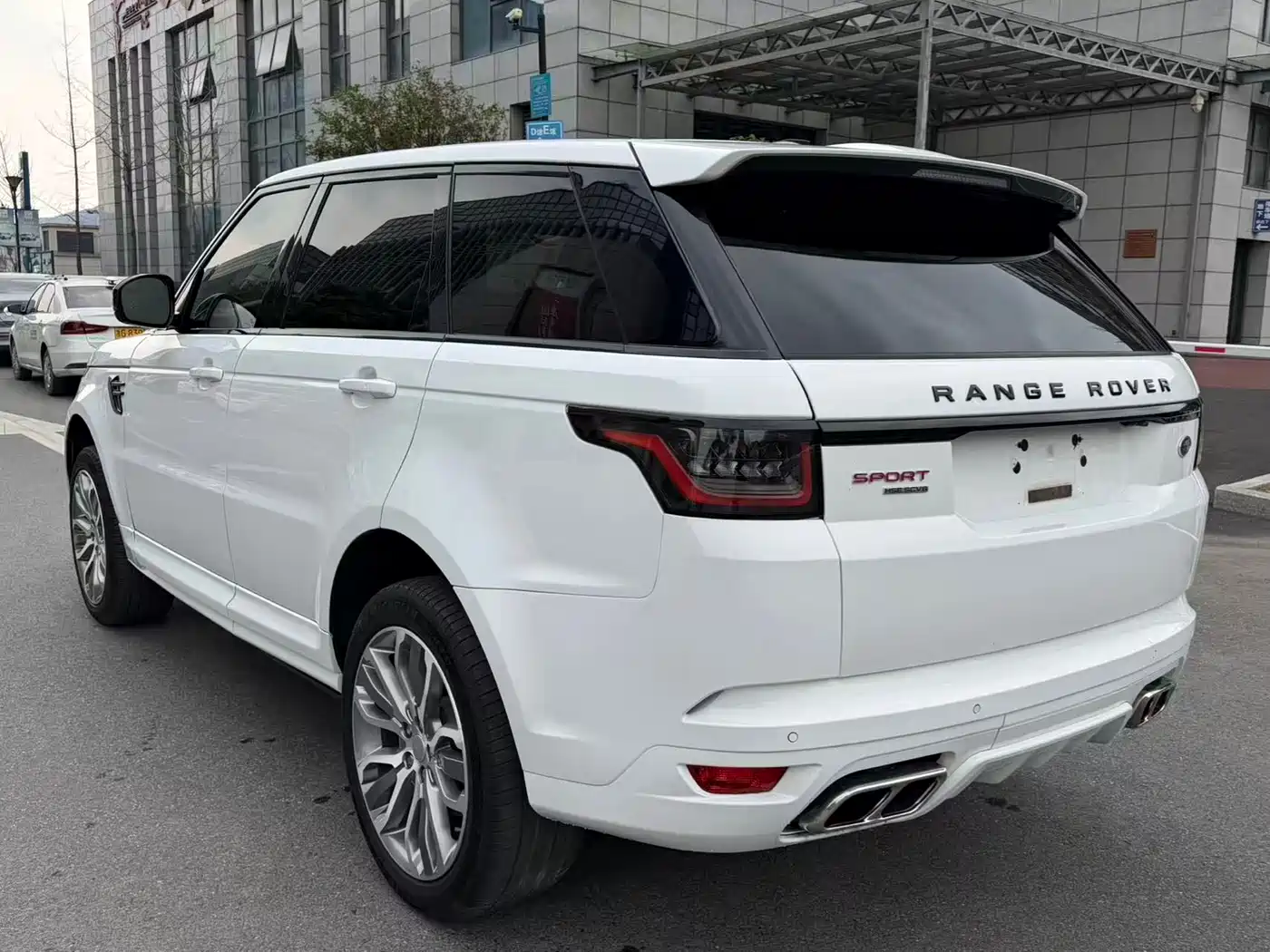 Land Rover Range Rover Sport 2016 Model 3.0 SDV6 HSE DYNAMIC фото 16