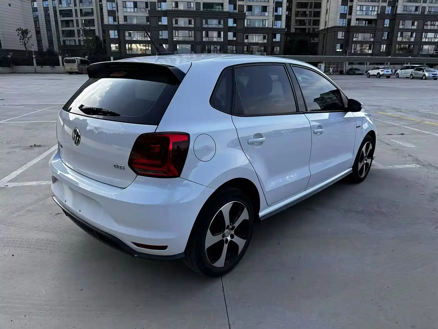 Фото 9 - Volkswagen Polo