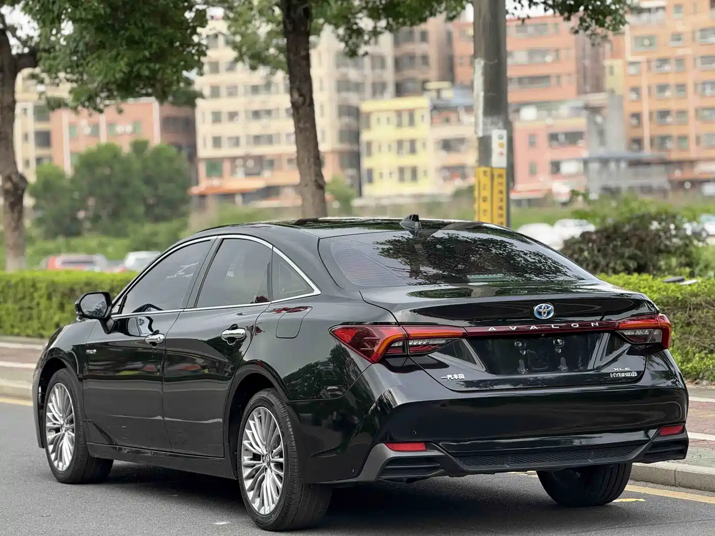 Toyota Avalon 2019 Hybrid 2.5L XLE Premium Edition China VI фото 4