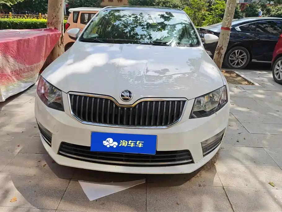 Škoda Octavia 2017 1.6L Manual Smart Edition фото 2