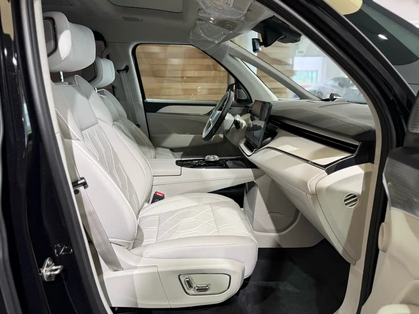 Volvo EM90 2026 2025 Ultra Six-Seater
