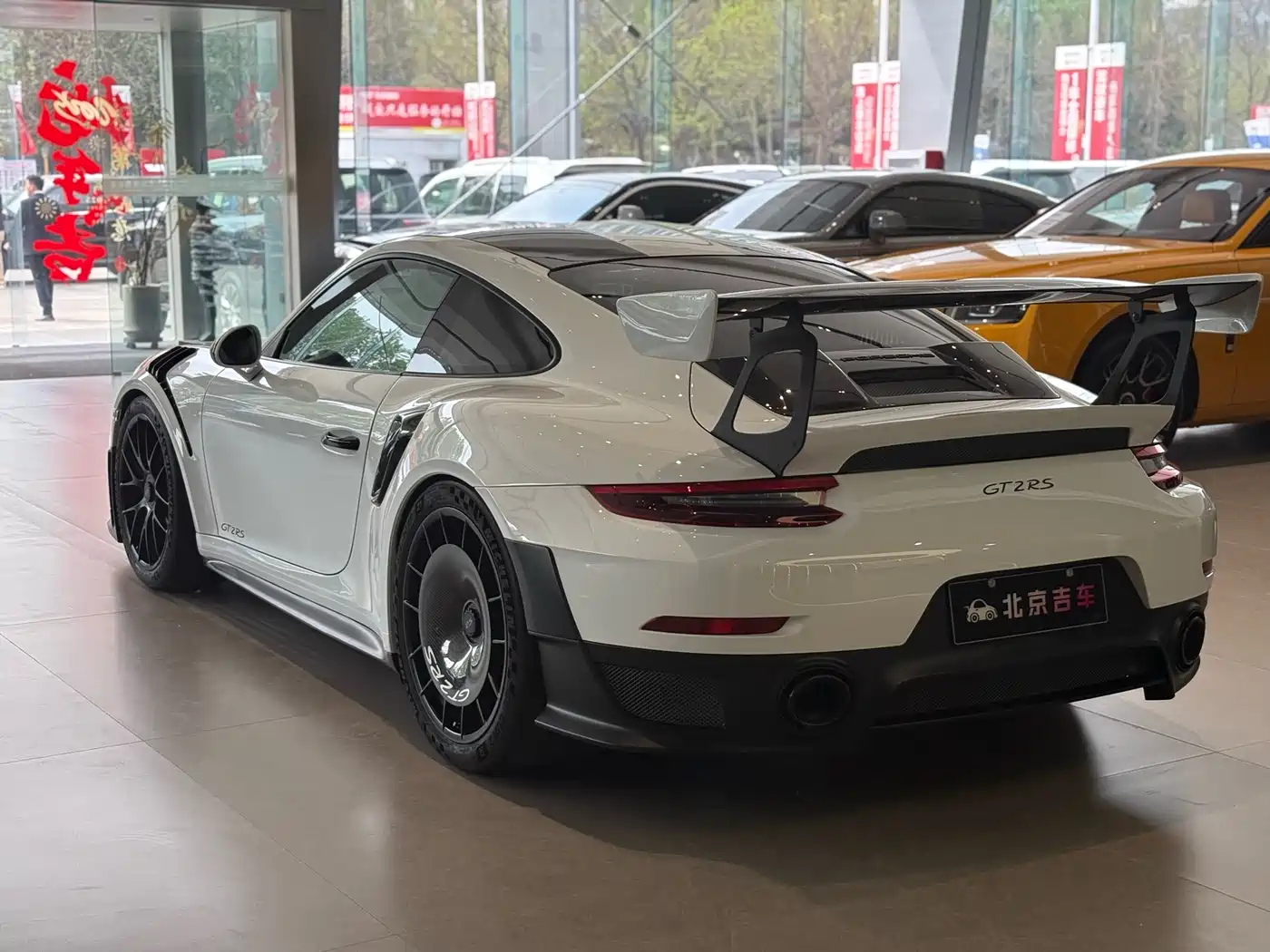 Porsche 911 2018 GT2 RS 3.8T фото 8