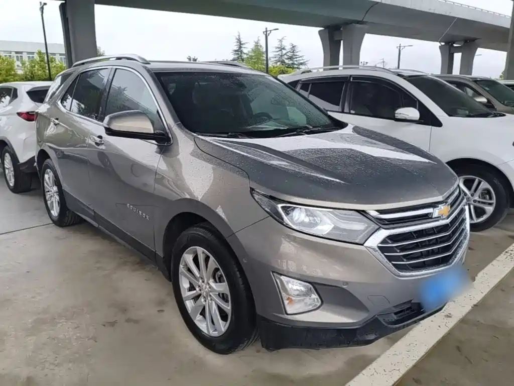 Photo 4 - Chevrolet Equinox