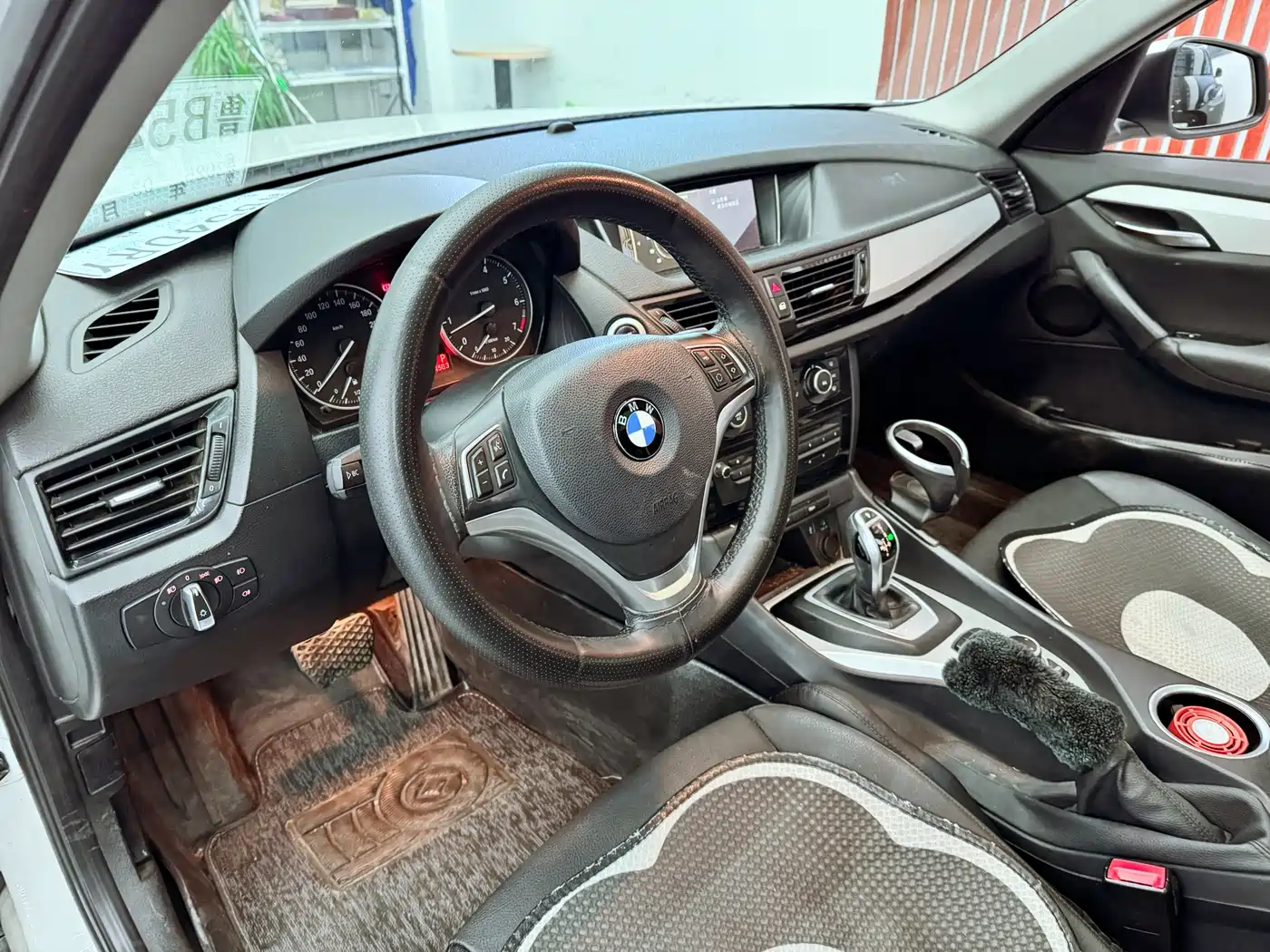 BMW X1 2014 sDrive18i Leading Edition фото 15
