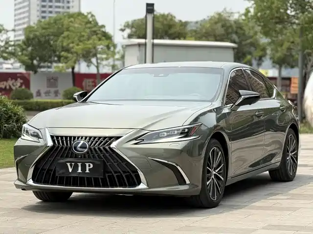 Lexus ES 2021 300h Luxury Edition