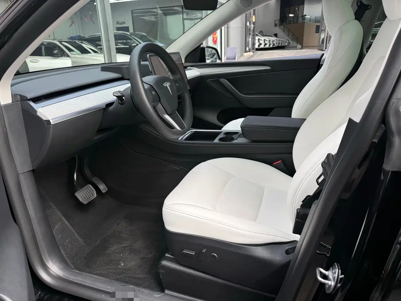 Tesla Model Y 2023 Long Range All-Wheel Drive Edition фото 4