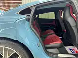 Photo 18 - Porsche Taycan
