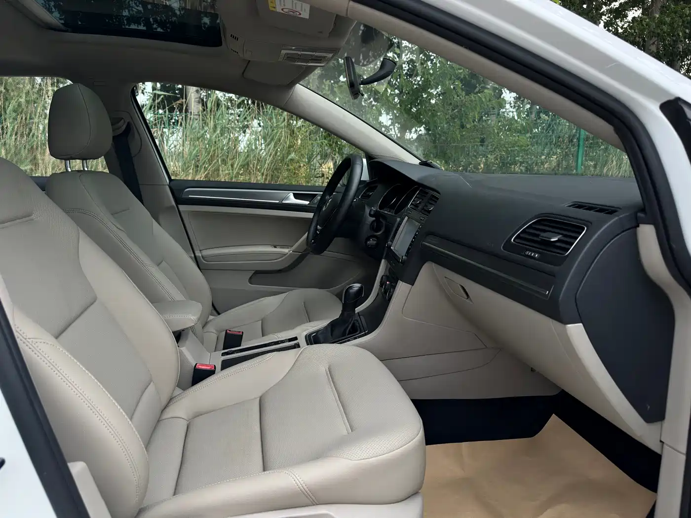 Volkswagen Golf 2014 1.6L Automatic Comfort фото 8