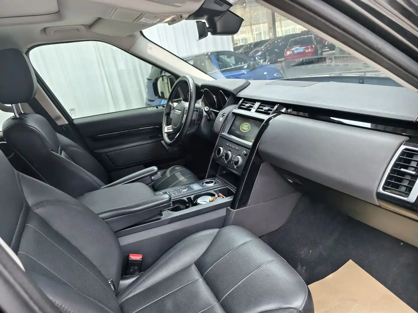 Land Rover Discovery 2018 3.0 SC V6 SE фото 13