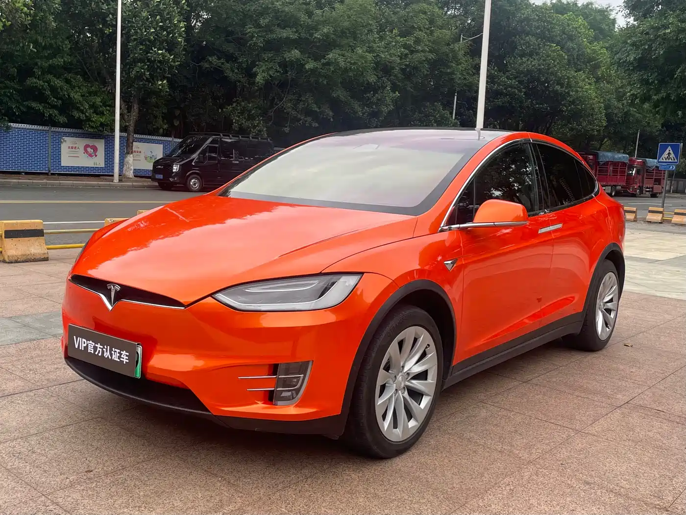 TESLA MODEL X