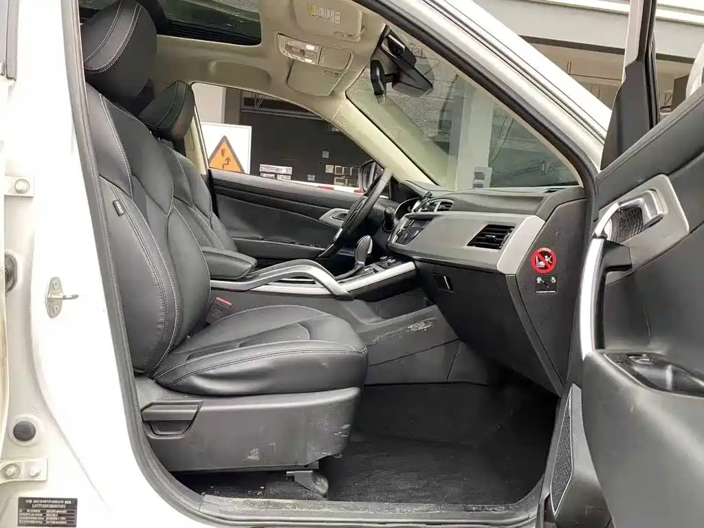 Фото 5 - Geely Atlas