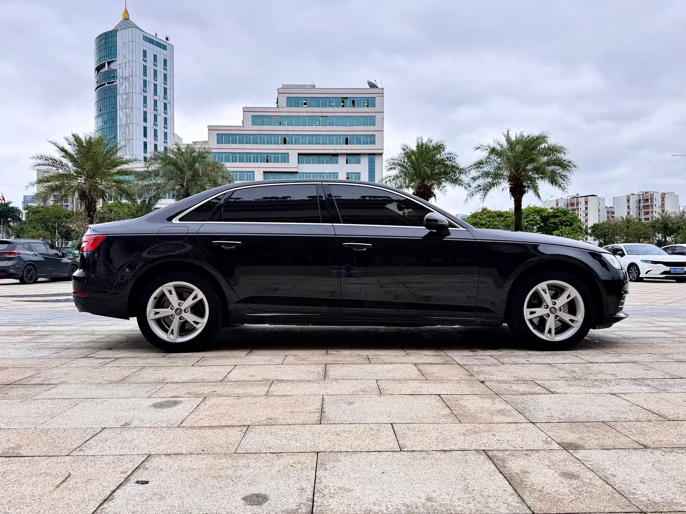 Audi A4L 2017 Plus 40 TFSI Fashion фото 4