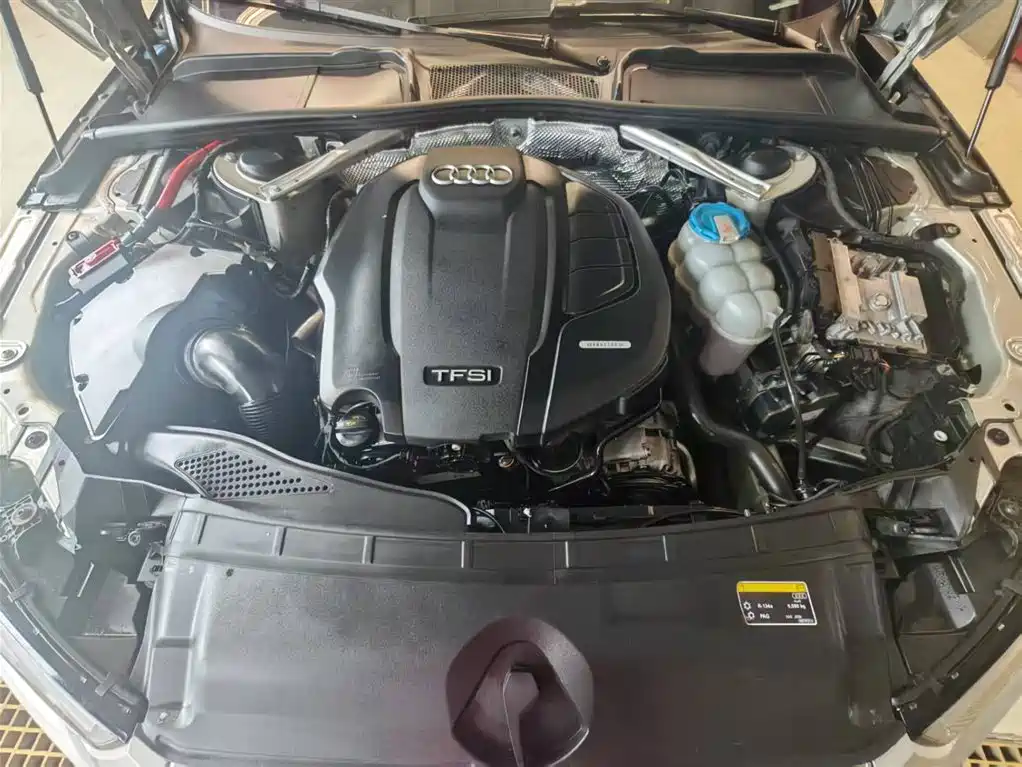 Фото 2 - Audi A4L