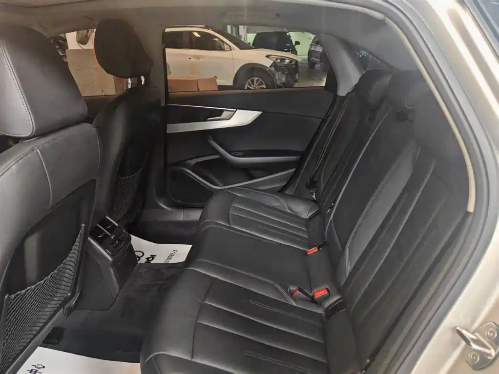 Фото 14 - Audi A4L